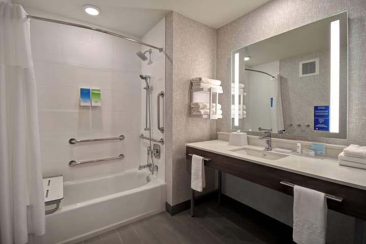 Hampton Inn & Suites Las Vegas Convention Center - No Resort Fee