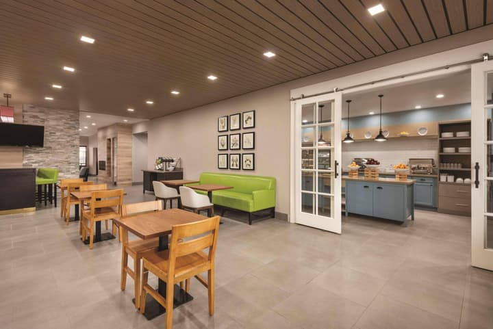 Country Inn & Suites by Radisson, Oklahoma City-Bricktown, OK