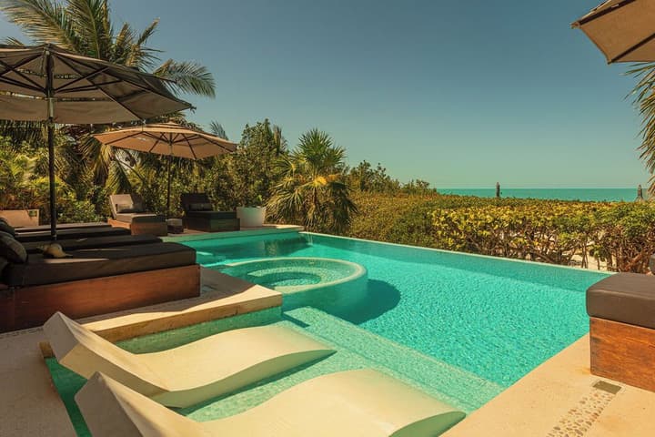Casa Punta Coco & Beach Club