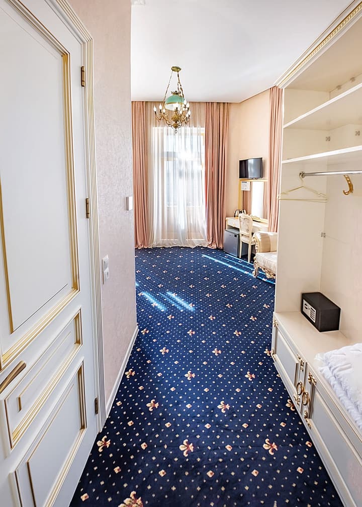 Vintage Hotel