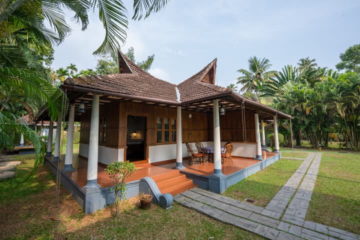 amã Stays & Trails Pathiramanal Villa, Alappuzha