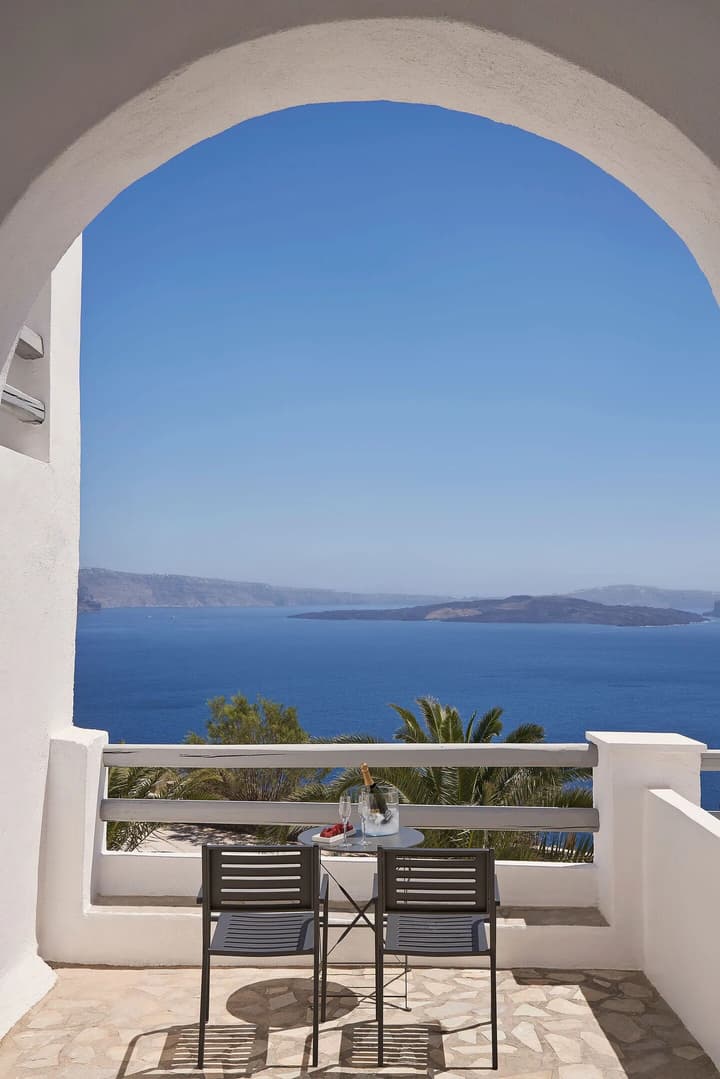Mr and Mrs White Oia – Santorini