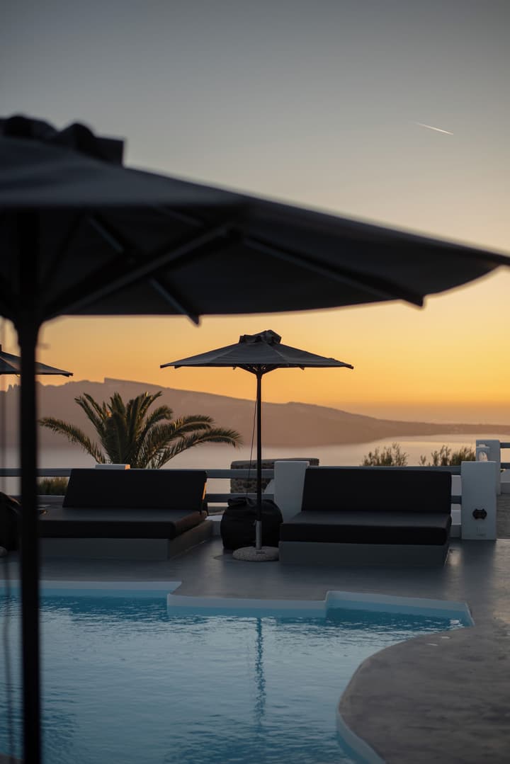 Mr and Mrs White Oia – Santorini
