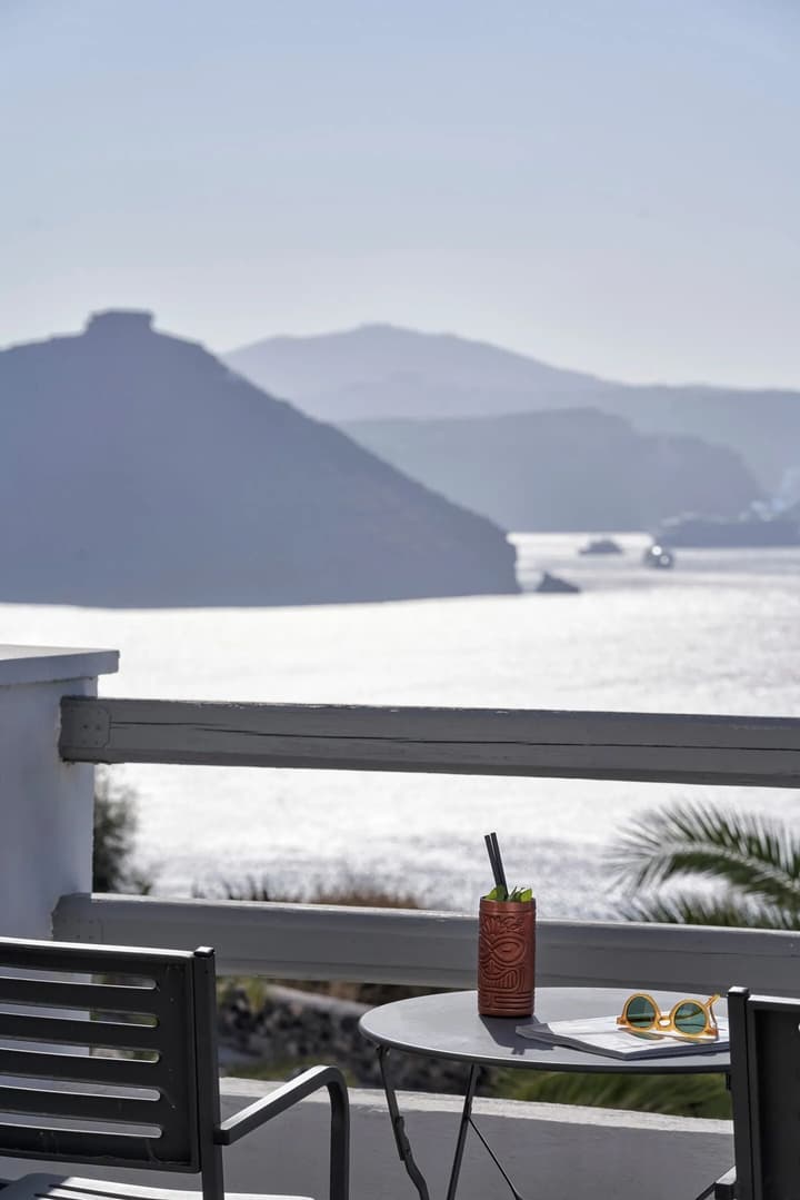 Mr and Mrs White Oia – Santorini