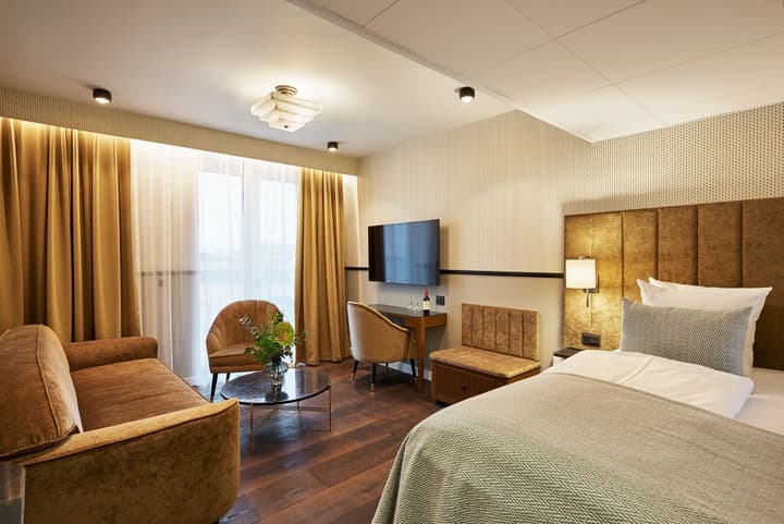 WIDE Hotel