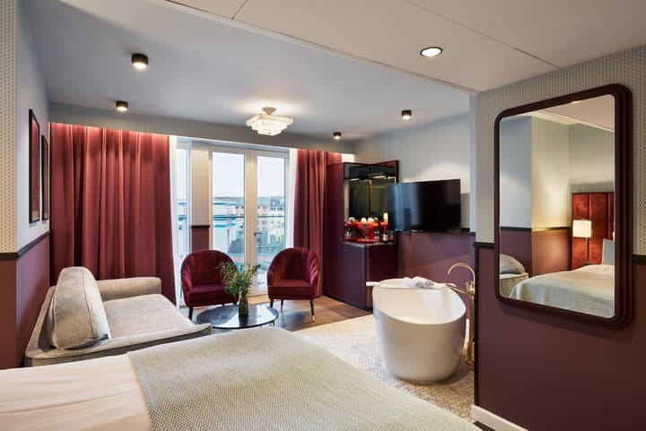 WIDE Hotel