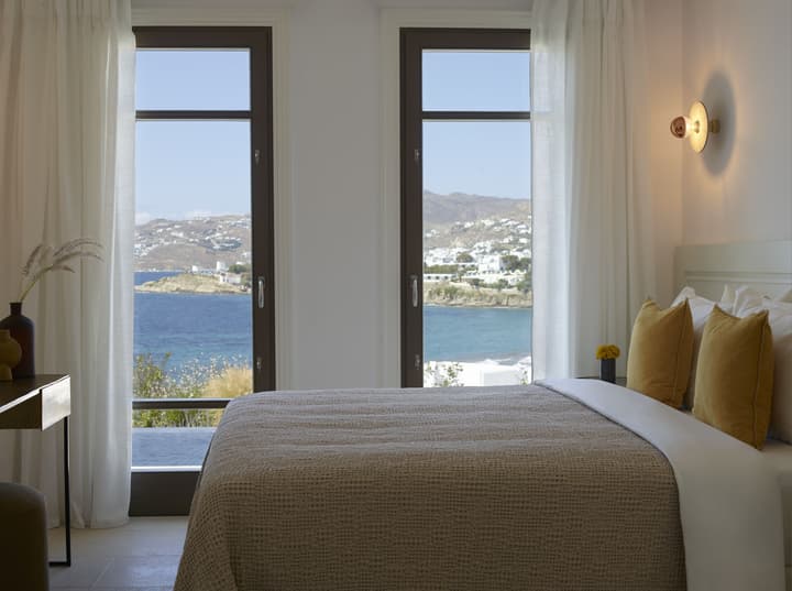 Bonzoe Suites & Villas