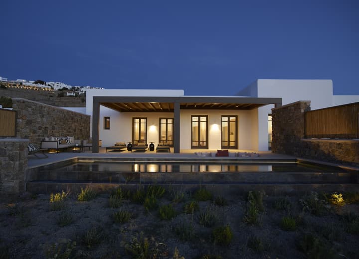 Bonzoe Suites & Villas