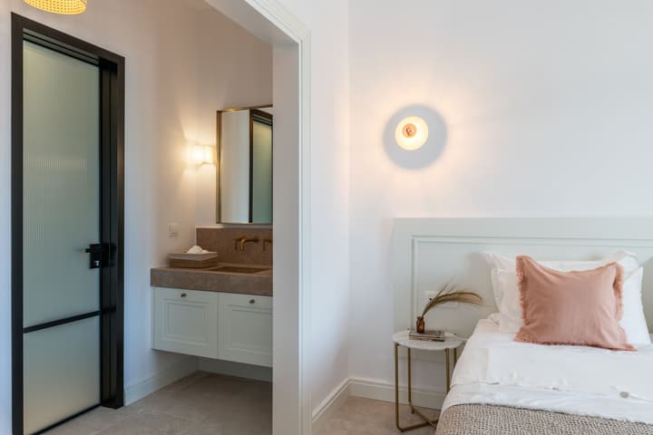 Bonzoe Suites & Villas
