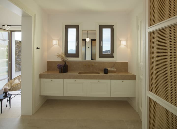 Bonzoe Suites & Villas
