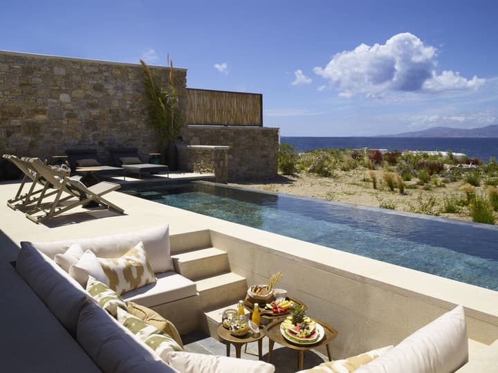 Bonzoe Suites & Villas
