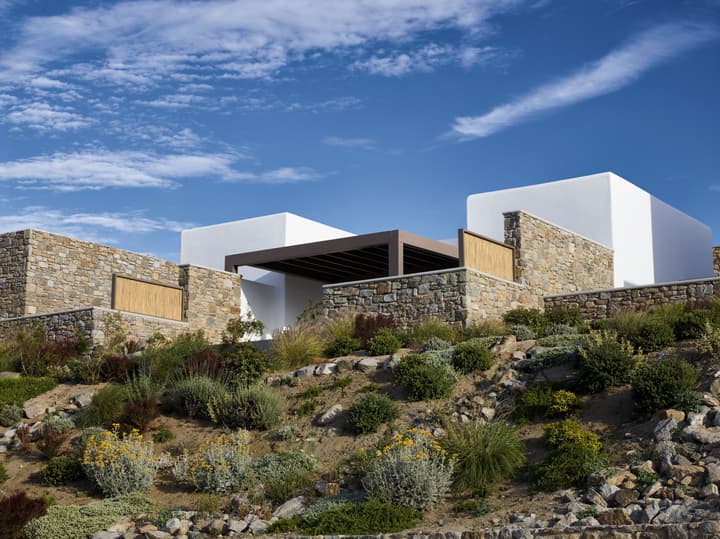 Bonzoe Suites & Villas
