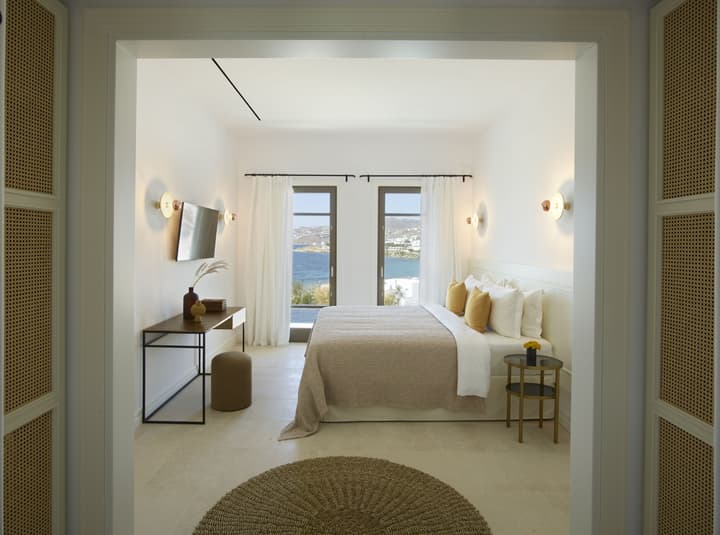 Bonzoe Suites & Villas