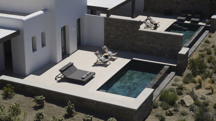 Bonzoe Suites & Villas
