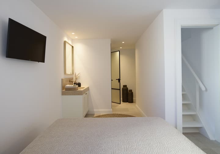 Bonzoe Suites & Villas