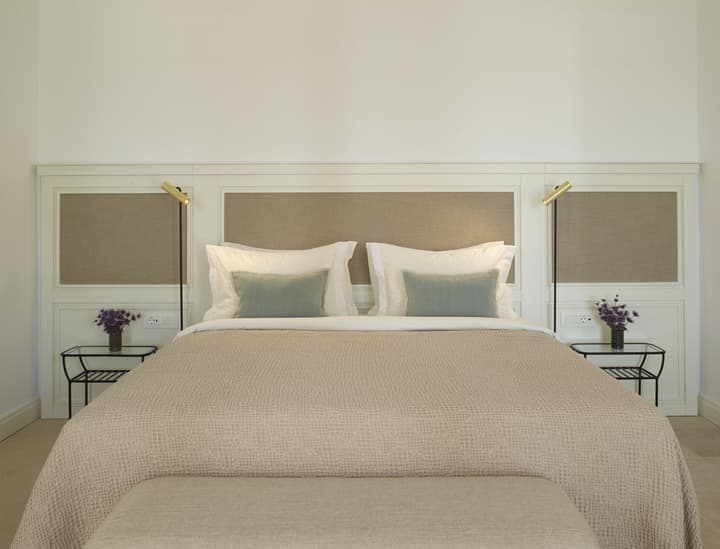 Bonzoe Suites & Villas