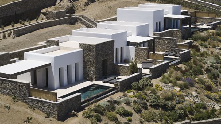 Bonzoe Suites & Villas