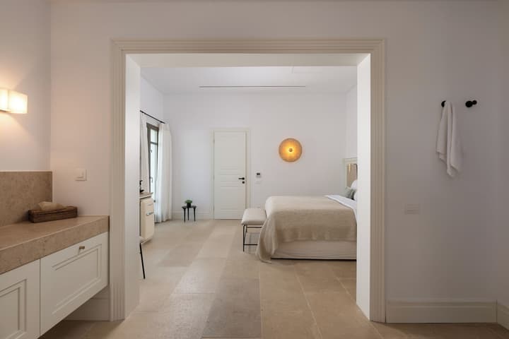 Bonzoe Suites & Villas