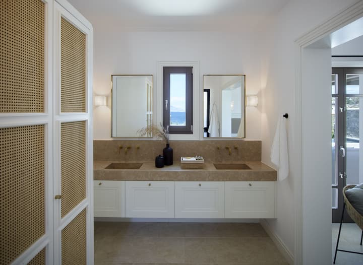 Bonzoe Suites & Villas