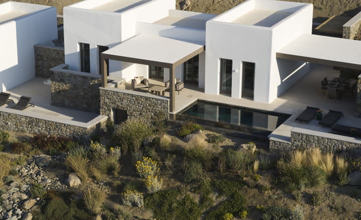 Bonzoe Suites & Villas