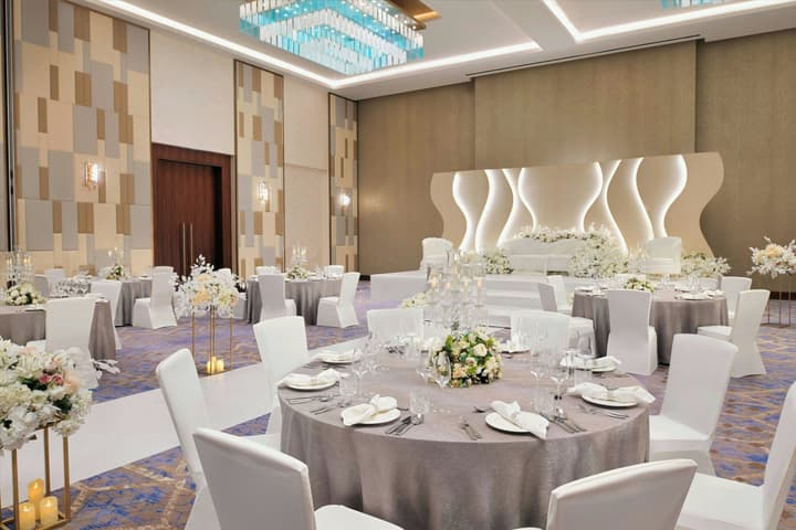 Holiday Inn Dubai Al-Maktoum Airport by IHG