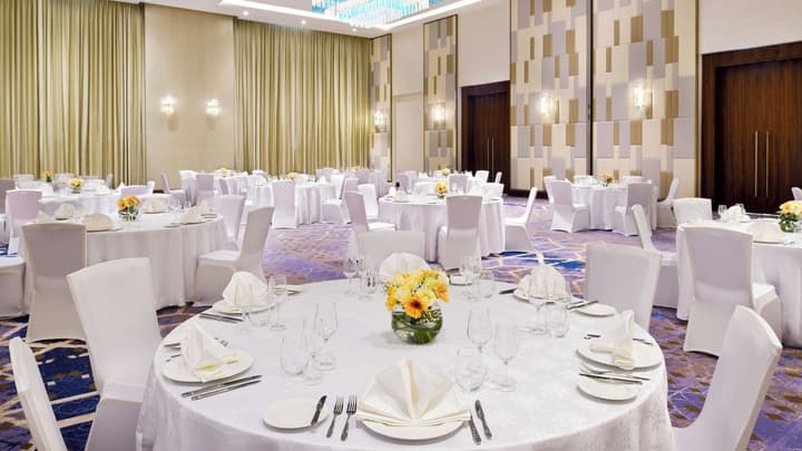Holiday Inn Dubai Al-Maktoum Airport by IHG