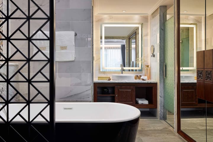 Peridot Grand Luxury Boutique Hotel