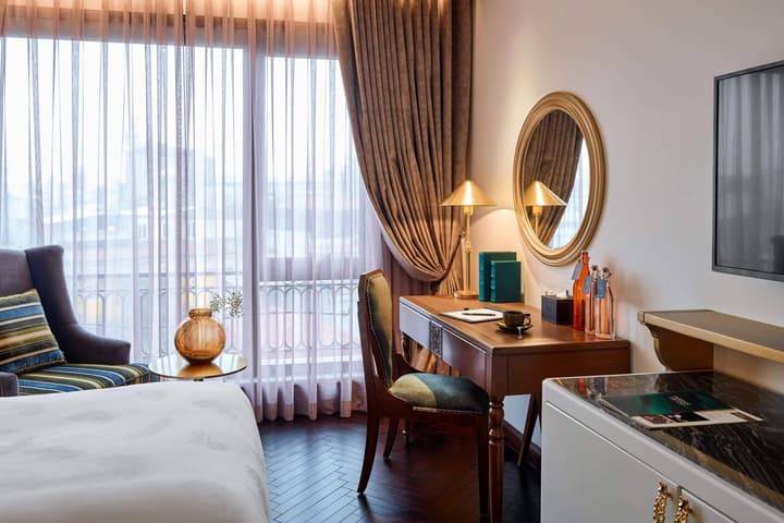 Peridot Grand Luxury Boutique Hotel