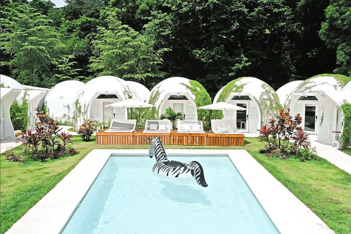 Igloo Beach Lodge