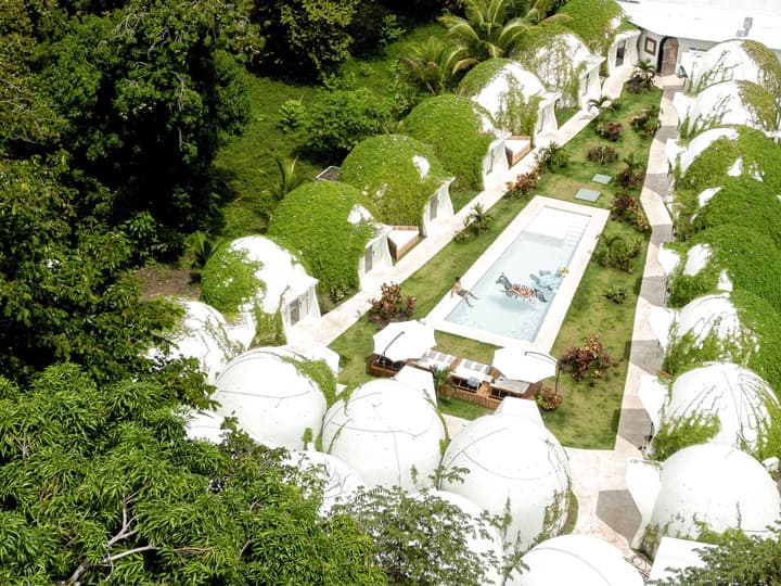 Igloo Beach Lodge