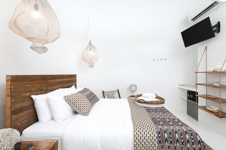 Igloo Beach Lodge