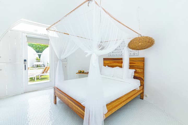 Igloo Beach Lodge