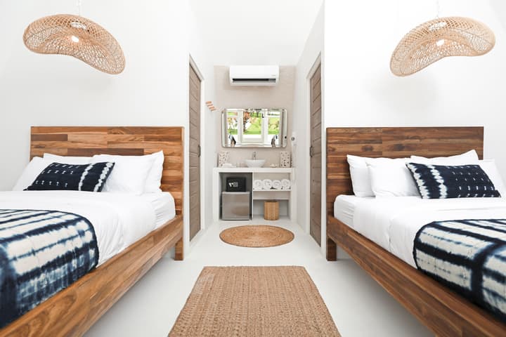 Igloo Beach Lodge