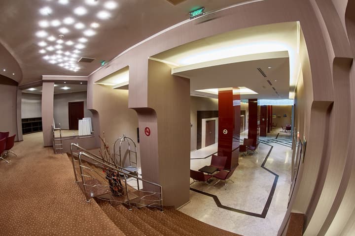 Central Plaza Hotel