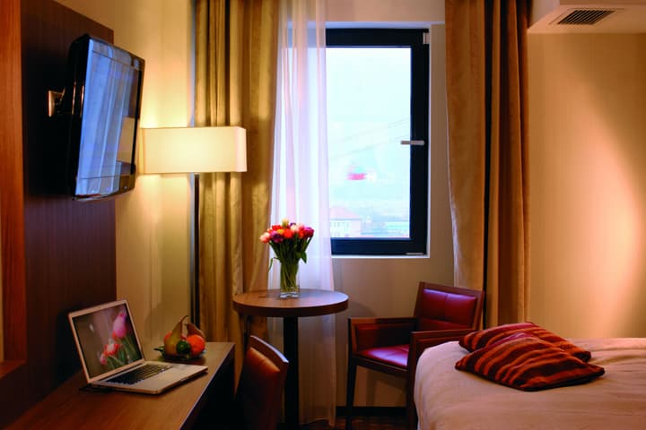 Central Plaza Hotel
