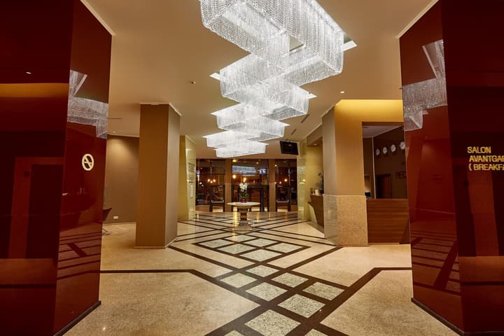 Central Plaza Hotel