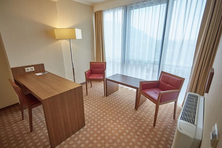 Central Plaza Hotel