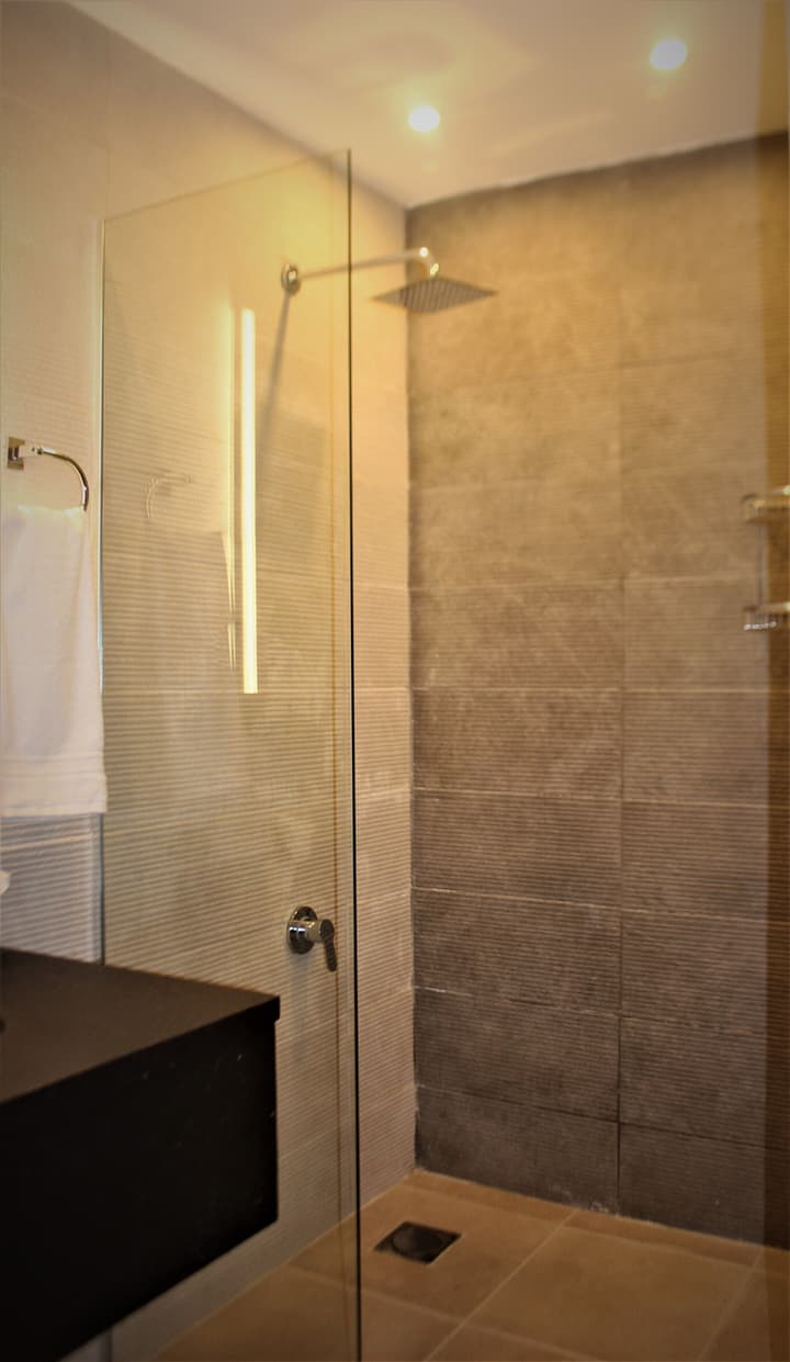 New MerryLand Hotel
