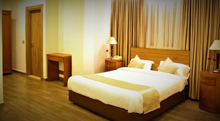 New MerryLand Hotel