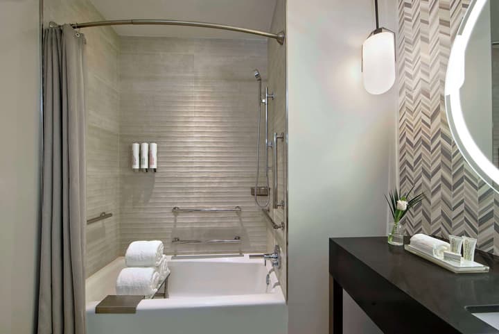 THesis Hotel Miami Coral Gables, Curio Collection by Hilton