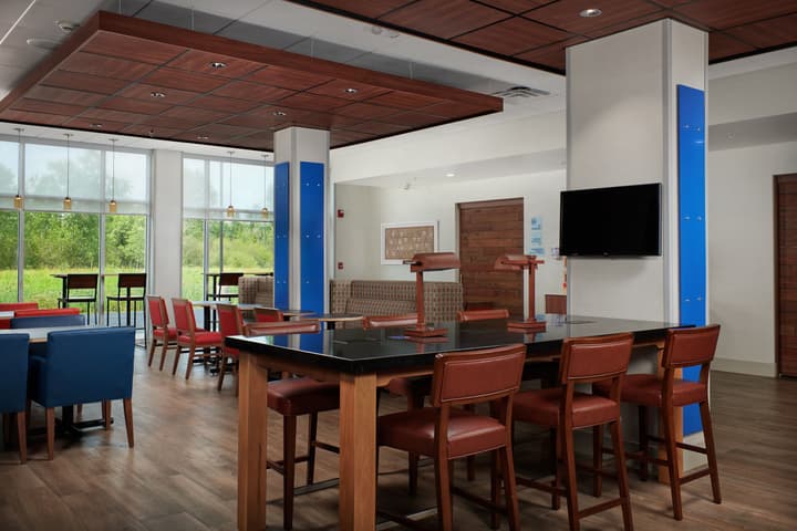 Holiday Inn Express Amherst - Lockport by IHG