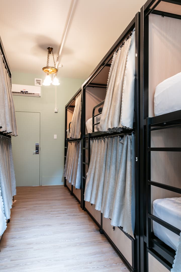 QBEDS Hostel
