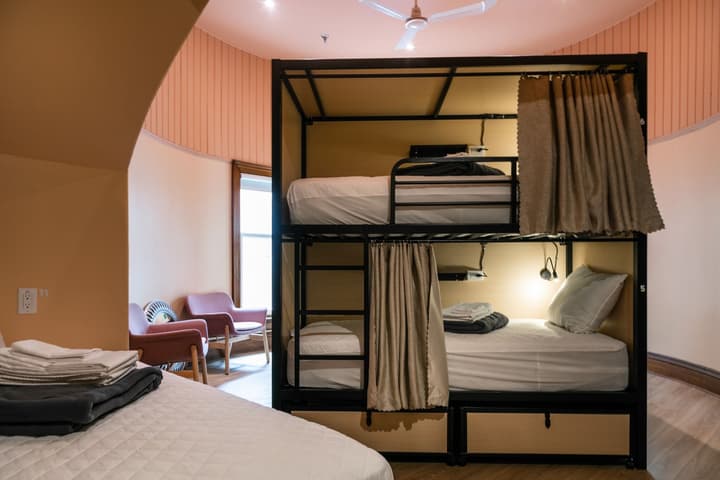 QBEDS Hostel