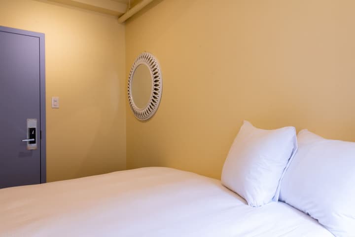 QBEDS Hostel