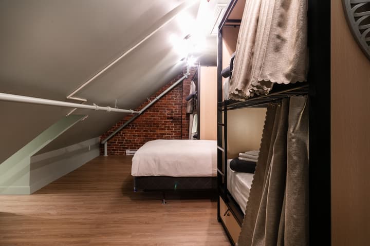 QBEDS Hostel