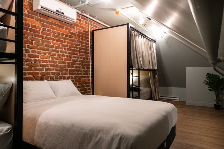 QBEDS Hostel