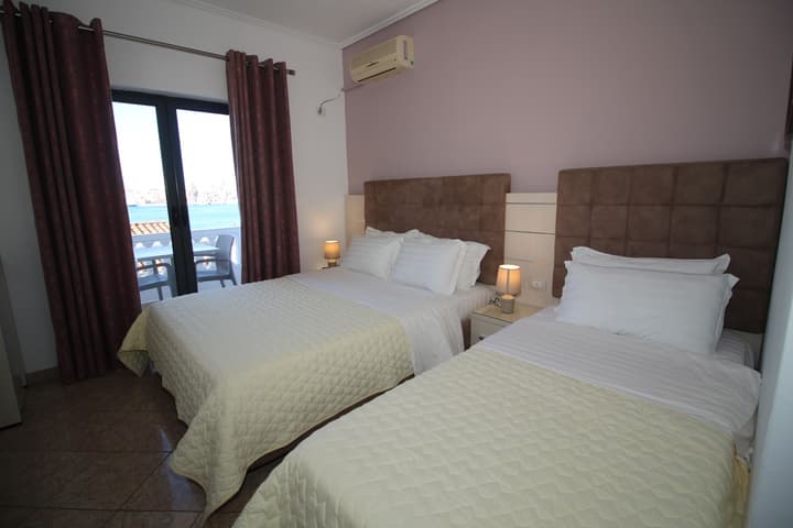 Julia Hotel