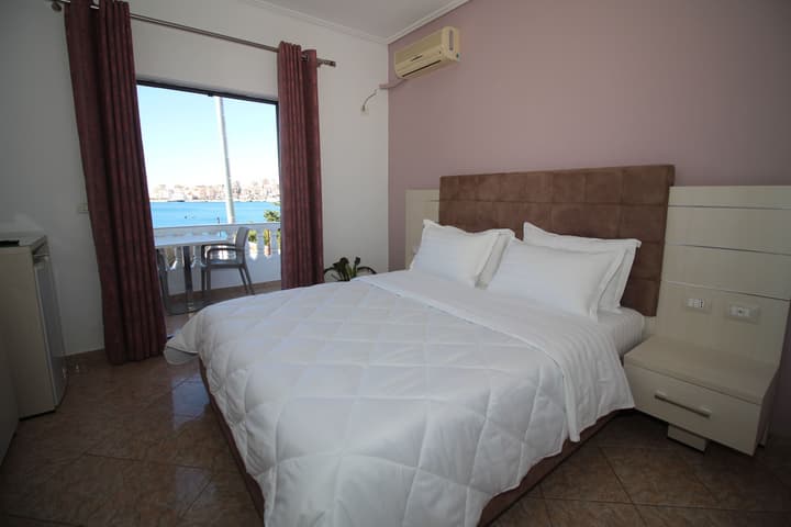 Julia Hotel