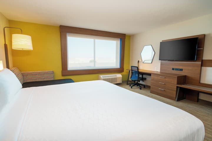 Holiday Inn Express & Suites Las Vegas - E Tropicana by IHG