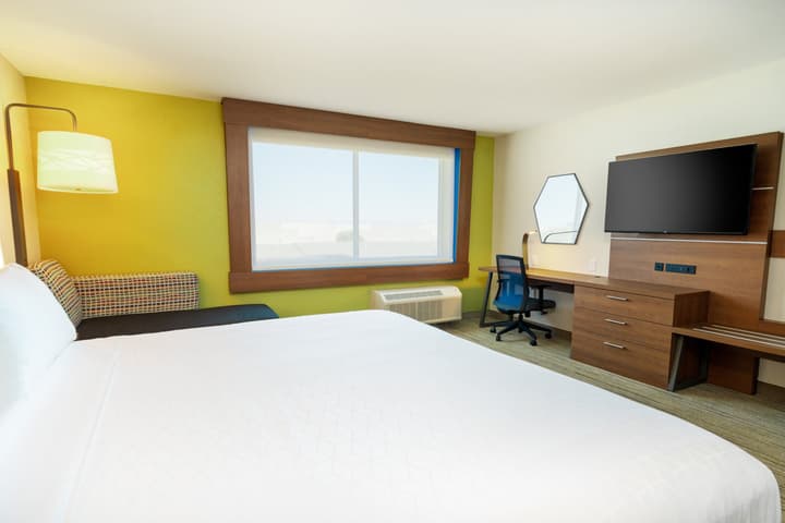 Holiday Inn Express & Suites Las Vegas - E Tropicana by IHG